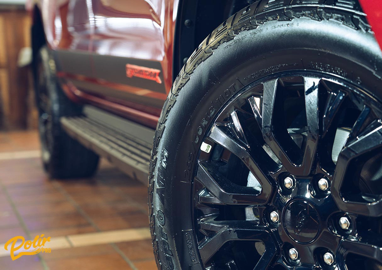 Ford Ranger gumiápolás után