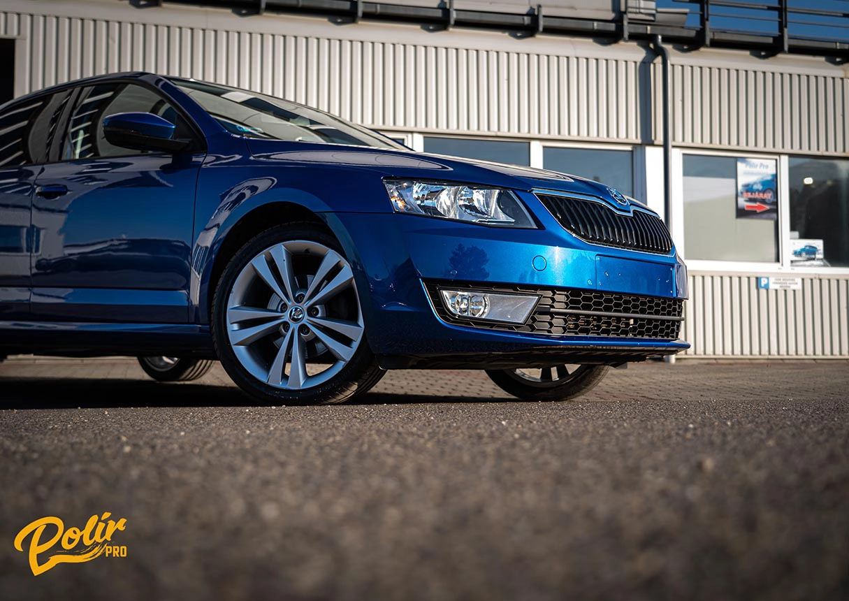 Skoda Octavia napfényben