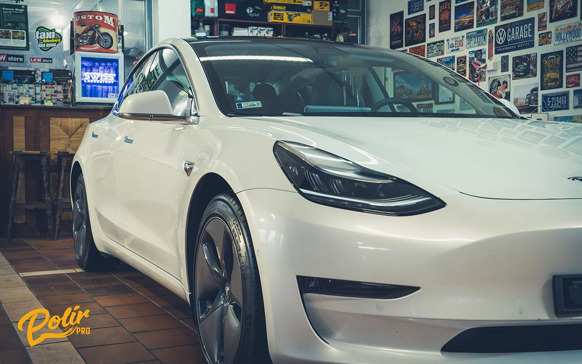 Tesla 3 teljes védelemmel ellátva